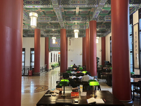 上海市楊浦區(qū)圖書館室內(nèi)