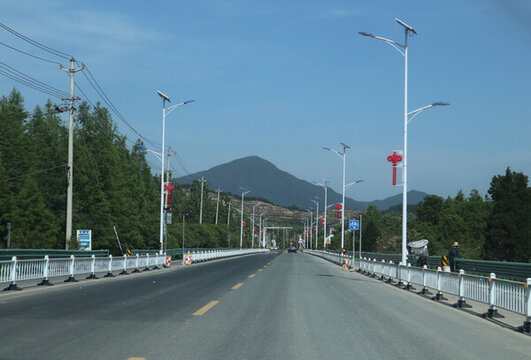 山間公路風(fēng)光景致