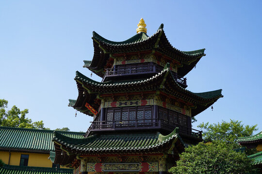 九江東林寺中式古塔樓藍天綠樹相伴