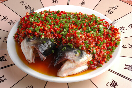 剁椒魚(yú)頭鮮香誘人美食