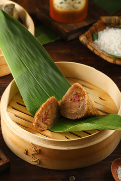 蛋黃肉粽