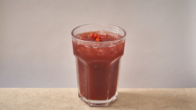 冰鎮(zhèn)酸梅湯