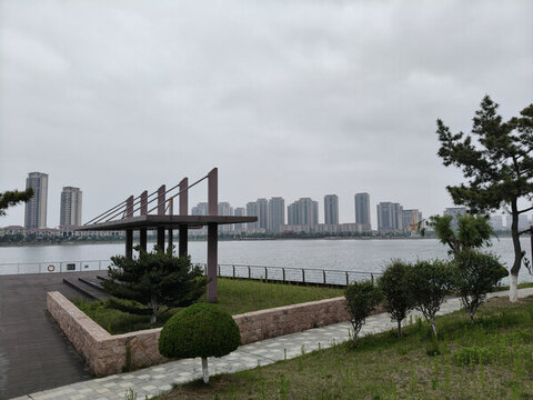湖畔城市風(fēng)光與園林景致