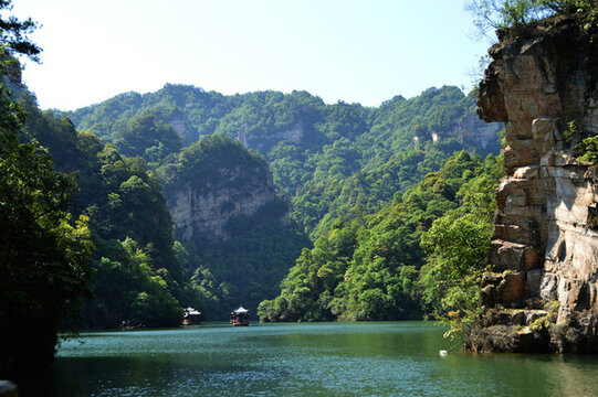 張家界山水間的寧靜