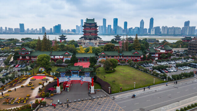 南昌滕王閣城市天際線下的古建筑群
