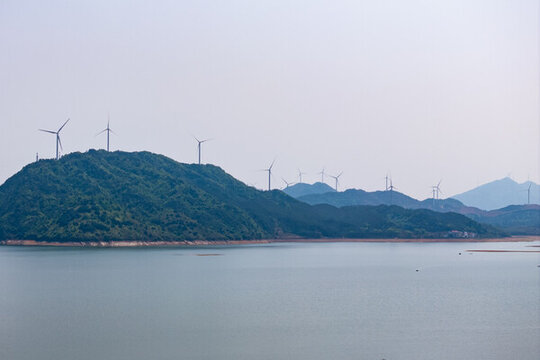 廣西富川縣龜石水庫風(fēng)力發(fā)電機(jī)群