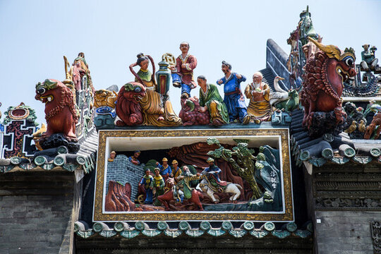 廣州陳家祠古建筑屋頂精美瓷塑裝飾
