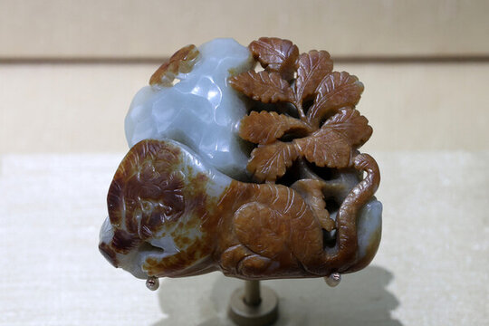 山石臥虎擺件