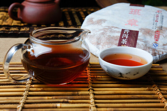 班章一云南駿勝號(hào)普洱熟茶茶餅湯色