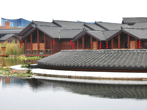 中式水邊建筑群景觀