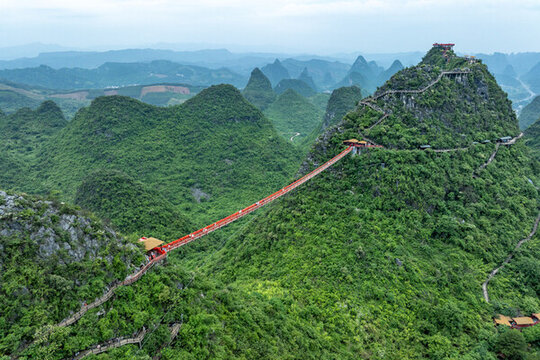 廣西陽(yáng)朔縣如意峰壯麗喀斯特景觀