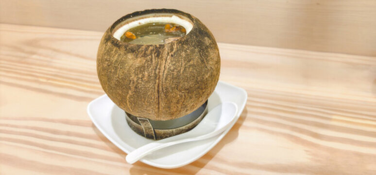 椰子燉雞湯