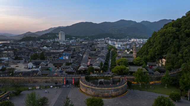 浙江臺(tái)州臨海紫陽(yáng)古街古城墻興善門(mén)龍興寺