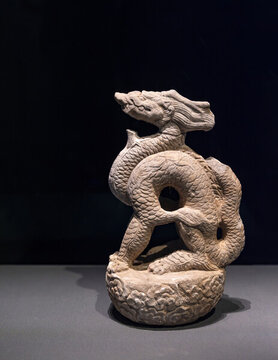 金代石坐龍