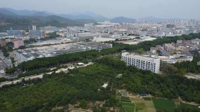 航拍廣東東莞清溪鎮(zhèn)城市風(fēng)光