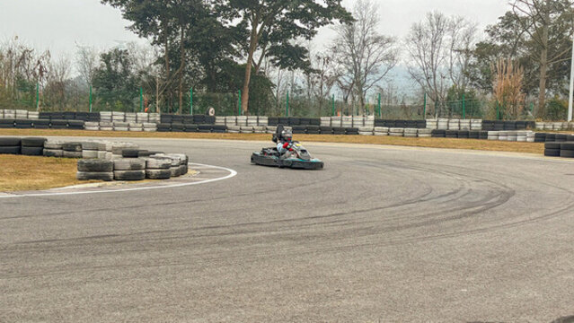 卡丁車賽場(chǎng)飛馳瞬間