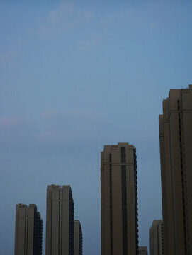 城市高樓與藍(lán)天景致