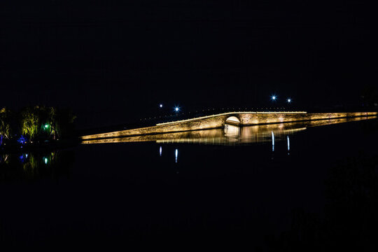 杭州斷橋夜色