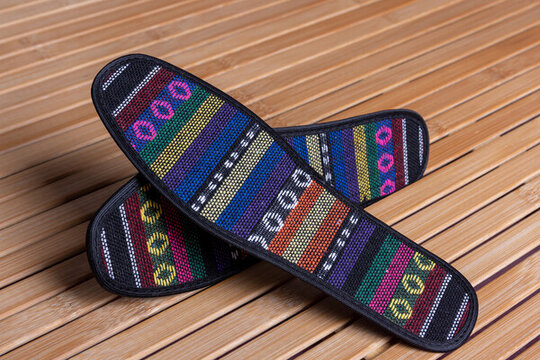 多彩手工刺繡鞋墊展示