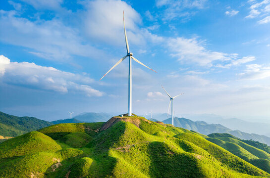 高山上的風(fēng)力發(fā)電機