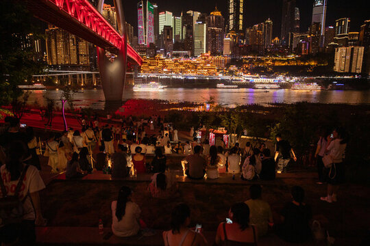 重慶旅游洪崖洞夜景與游客