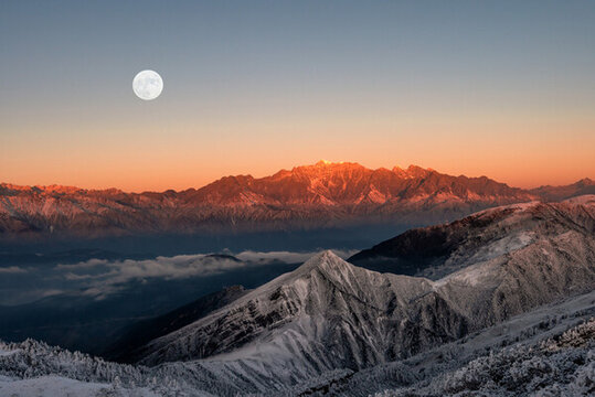 貢嘎雪山