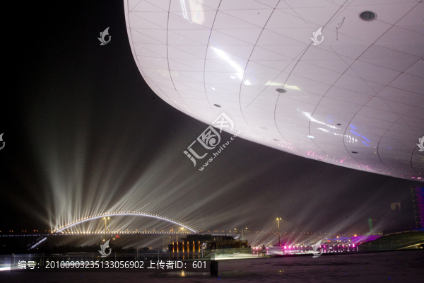 盧浦大橋,演藝中心
