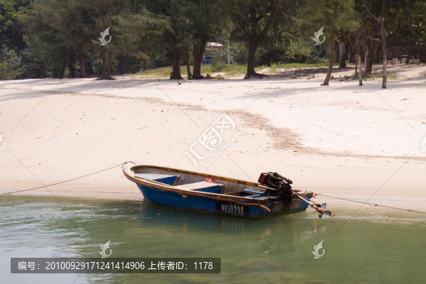 海邊沙灘漁船