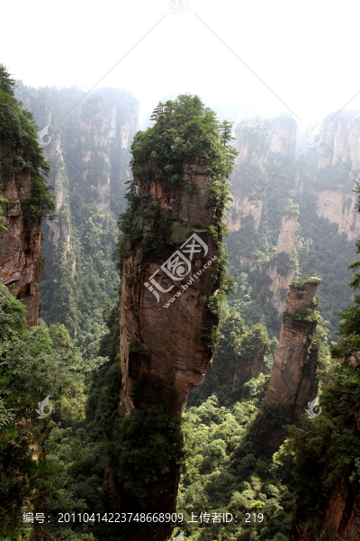 張家界奇石山峰風(fēng)光