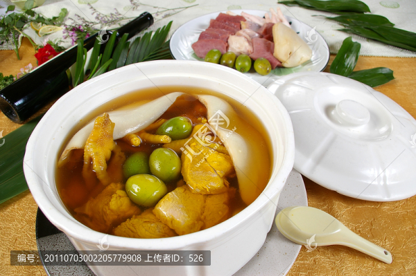 青欖螺片燉家豬肉湯