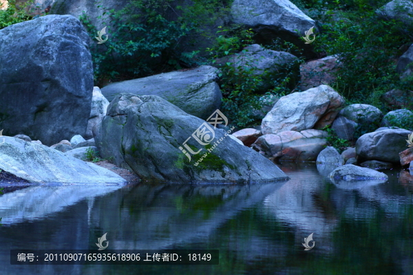 青石溪水