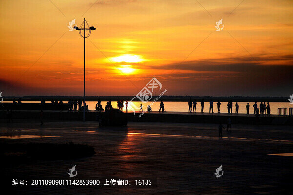 江畔夕陽