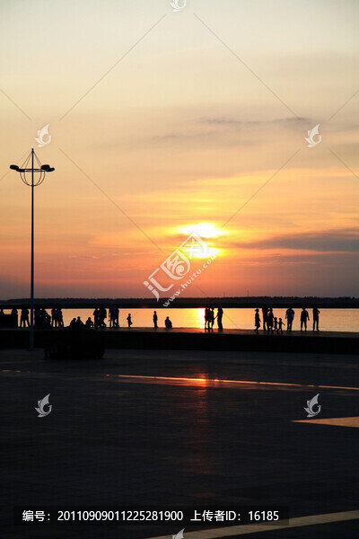 迎接夕陽