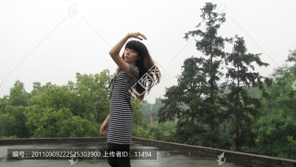 長(zhǎng)發(fā)美女