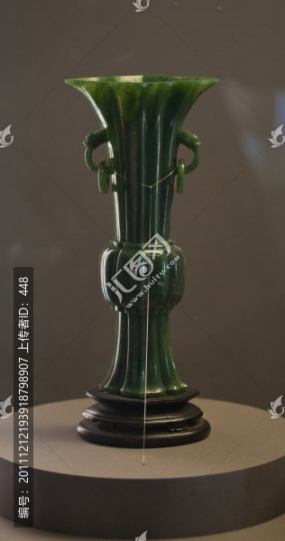 碧玉雙獸耳海棠式花觚