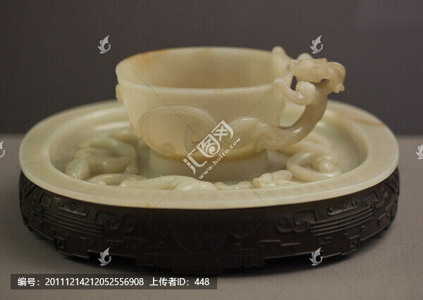 白玉龍螭紋杯盤