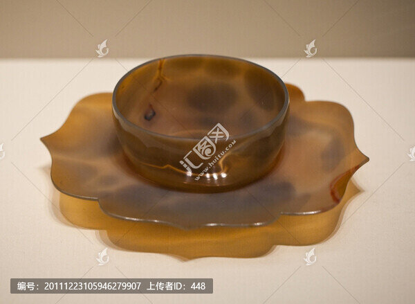 瑪瑙花瓣盞托