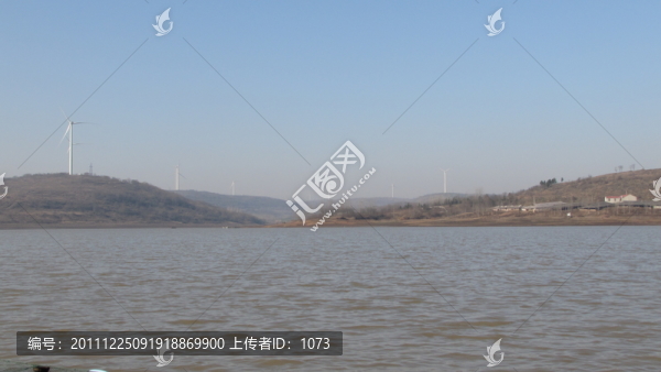 湖泊,風(fēng)電場,丘陵