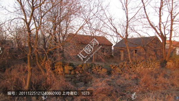 黃昏日光下的石屋,民居,火山石,安徽來(lái)安