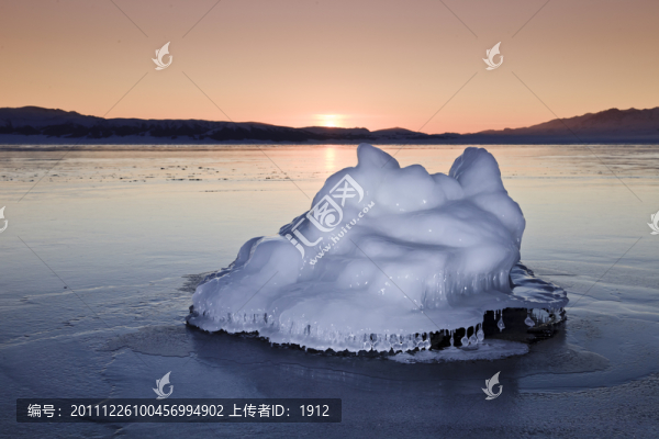 冰湖