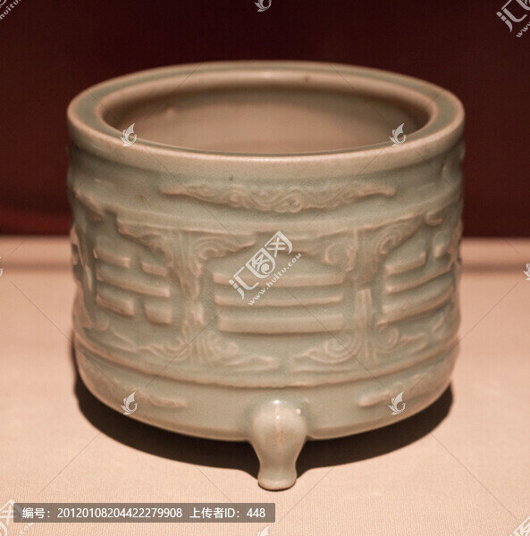 青釉貼花八卦紋三足爐