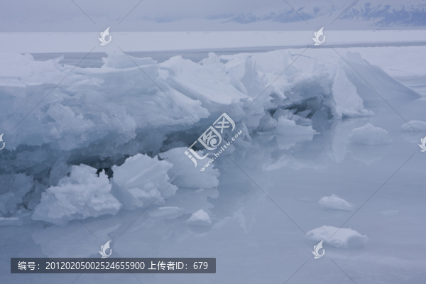 冰湖