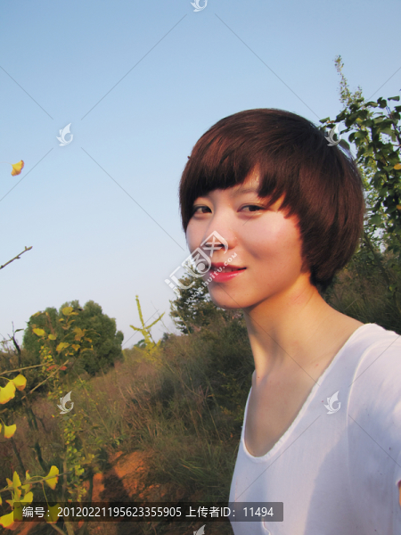 短發(fā)美女