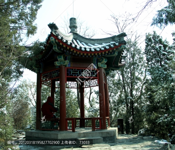 亭子雪景