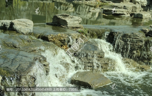 公園一角,流水