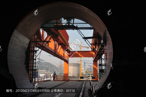 建設(shè)中的核島