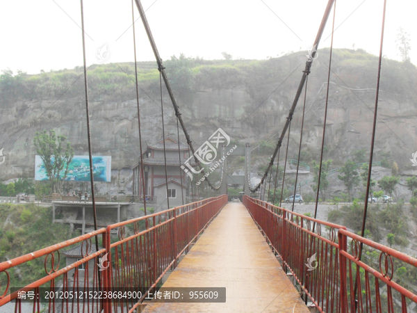 瀘州洞窩峽谷,索橋