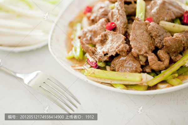 芹菜炒牛肉