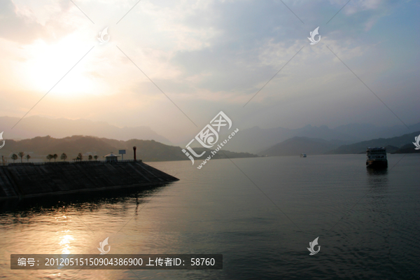 三峽大壩,蓄水后的庫區(qū)