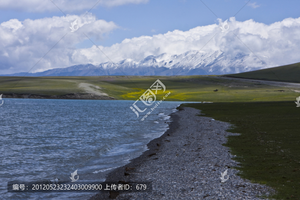 湖邊